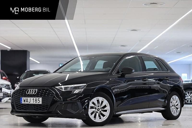 Svart Begagnad 2023 Audi A3 Sportback e-tron Comfort Halvkombi | 269 900 kr (Marknadspris) - Bild 1/2