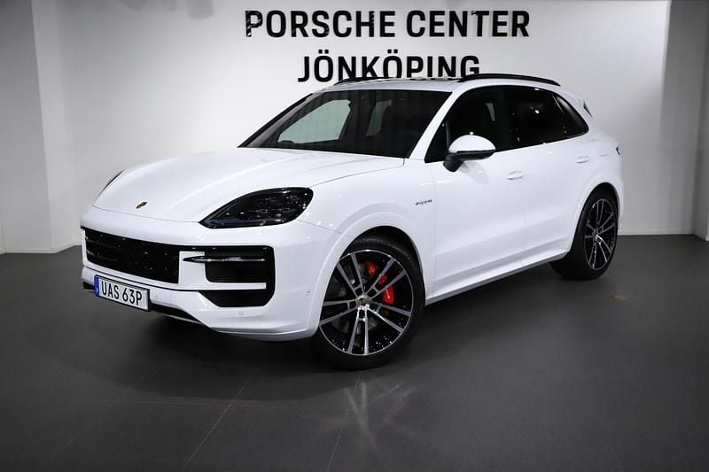 Vit (white) Begagnad 2025 Porsche Cayenne S E-Hybrid SUV | 1 399 000 kr - Bild 1/4