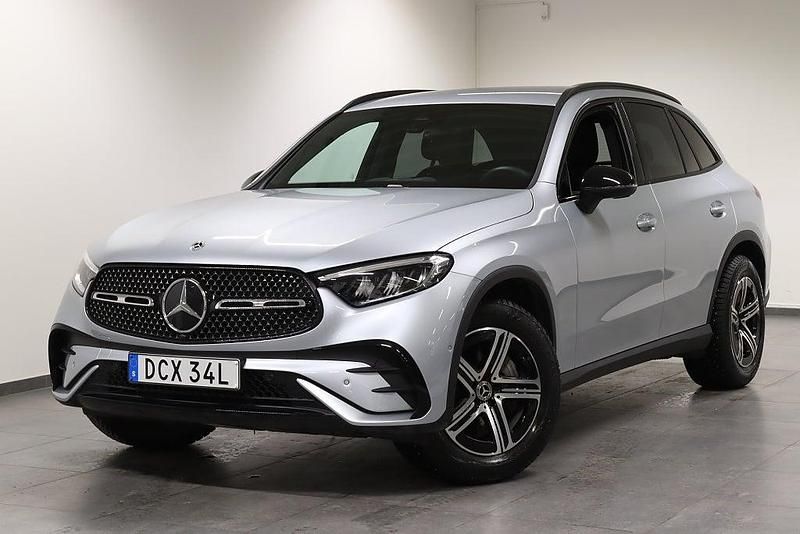 Silver Begagnad 2025 Mercedes GLC220 AMG line SUV | 699 000 kr - Bild 1/4