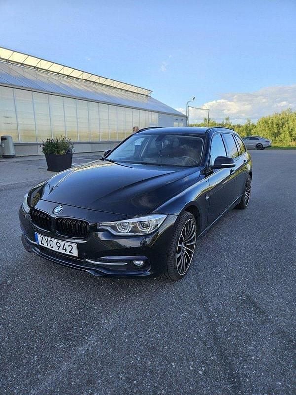 Svart Begagnad 2018 BMW 320 Sport Line Kombi | 185 000 kr (Bra pris) - Bild 1/4