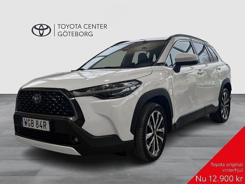 Vit Begagnad 2022 Toyota Corolla Cross Executive SUV | 374 900 kr (Marknadspris) - Bild 1/4