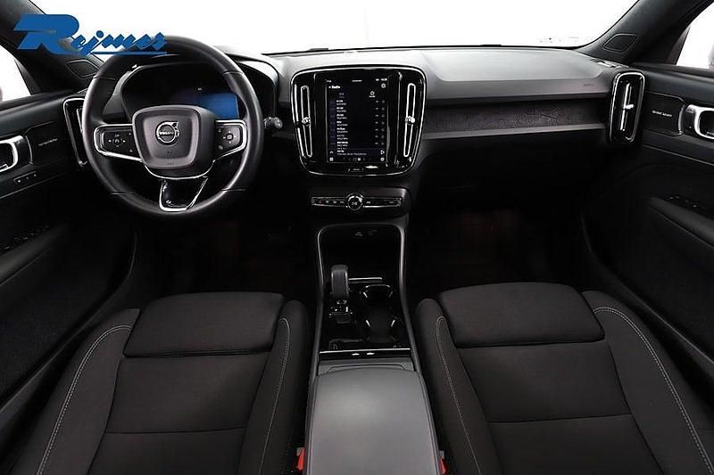 Begagnad Volvo XC40 Ultimate 169 kW (231 HK) 2022 Silver SUV