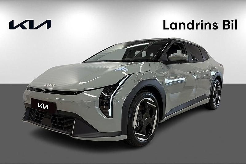 Grön Begagnad 2026 Kia EV4 Plus Sedan | 499 300 kr (Marknadspris) - Bild 1/4