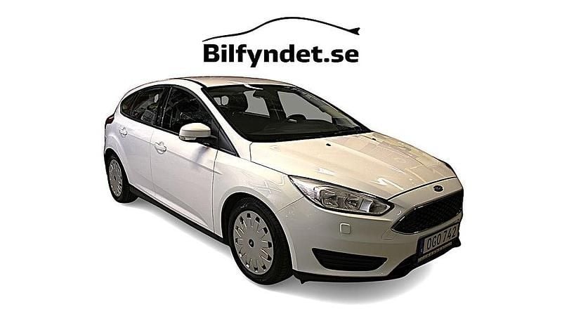 Vit Begagnad 2016 Ford Focus Halvkombi | 79 000 kr (Marknadspris) - Bild 1/4