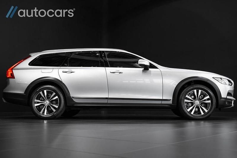 Begagnad Volvo V90 CC 190 HK (139 kW) 2020 Silver Kombi