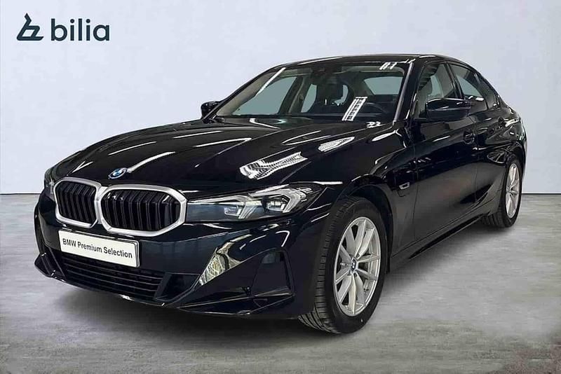 Svart Begagnad 2023 BMW 330e Sedan | 349 900 kr (Marknadspris) - Bild 1/1