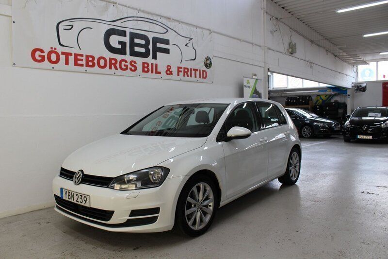 Vit Begagnad 2016 VW Golf VII Halvkombi | 84 900 kr (Marknadspris) - Bild 1/3