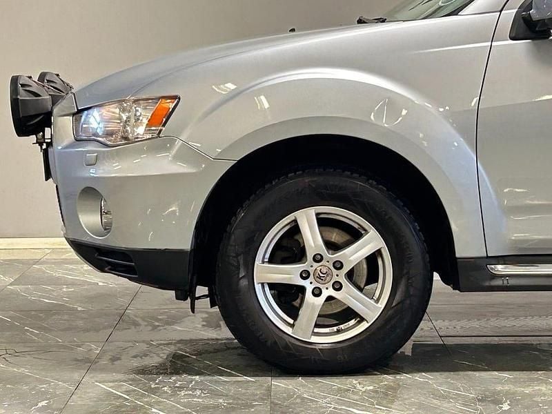 Begagnad Mitsubishi Outlander 156 HK (114 kW) 2010 Silver SUV