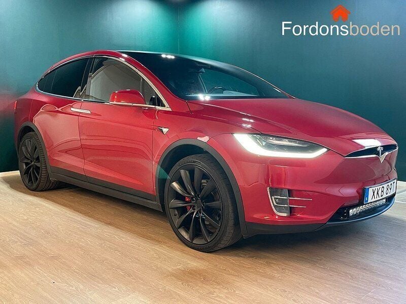 Röd Begagnad 2018 Tesla Model X SUV | 399 800 kr (Superpris) - Bild 1/4