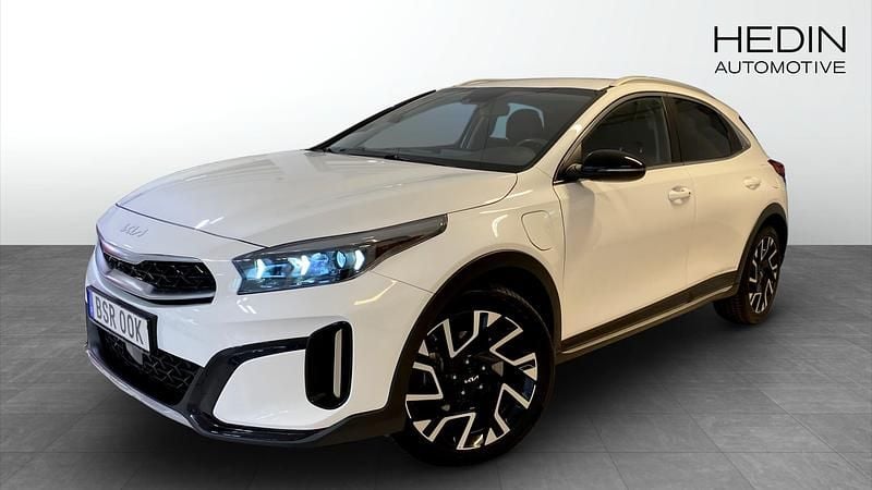 Vit (white) Begagnad 2023 Kia XCeed Advance SUV | 259 900 kr (Bra pris) - Bild 1/4
