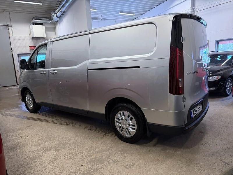 Begagnad Maxus eDeliver 7 150 kW (204 HK) 2024 Galaxy silver Van
