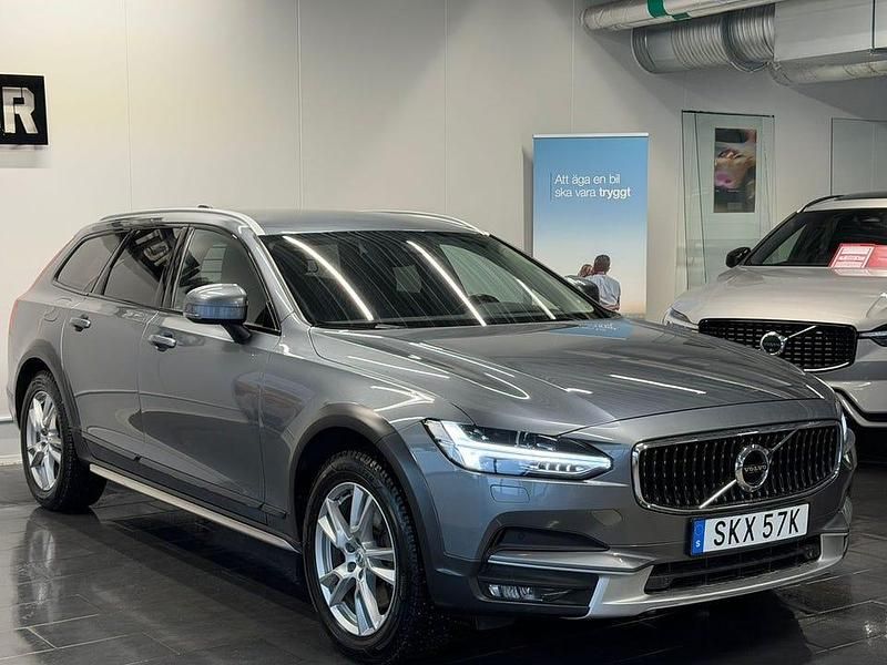 Begagnad Volvo V90 CC Momentum 190 HK (139 kW) 2019 Grå Kombi