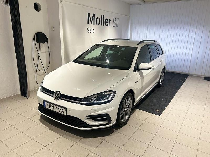 Vit Begagnad 2020 VW Golf VII R-line Kombi | 218 900 kr (Lite dyr) - Bild 1/4
