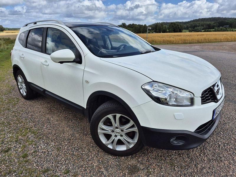 Vit Begagnad 2012 Nissan Qashqai +2 SUV | 80 000 kr (Marknadspris) - Bild 1/4