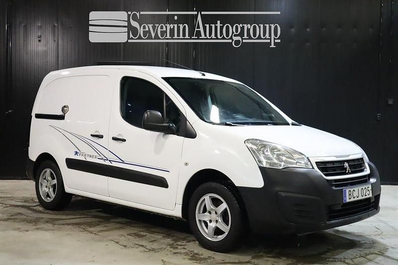 Vit Begagnad 2016 Peugeot Partner Van | 64 900 kr (Marknadspris) - Bild 1/4