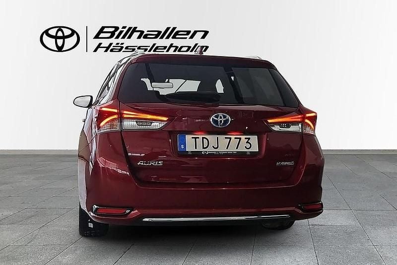 Begagnad Toyota Auris Touring Sports 137 HK (100 kW) 2018 Röd Kombi
