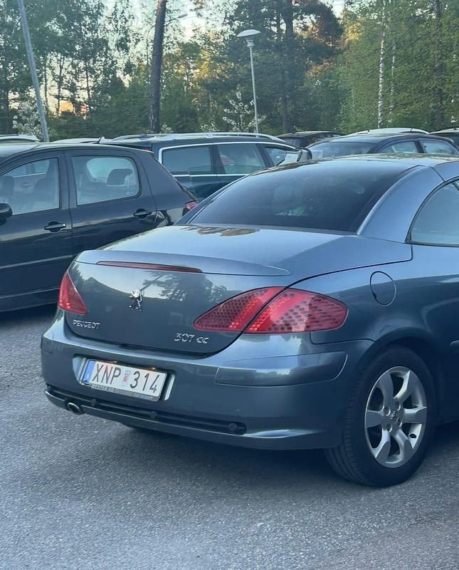 Grå metallic Begagnad 2006 Peugeot 307 CC Cab | 30 000 kr (Marknadspris) - Bild 1/2