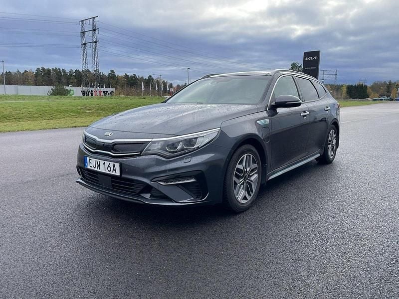 Grå Begagnad 2020 Kia Optima Hybrid Advance Sedan | 229 000 kr (Marknadspris) - Bild 1/4