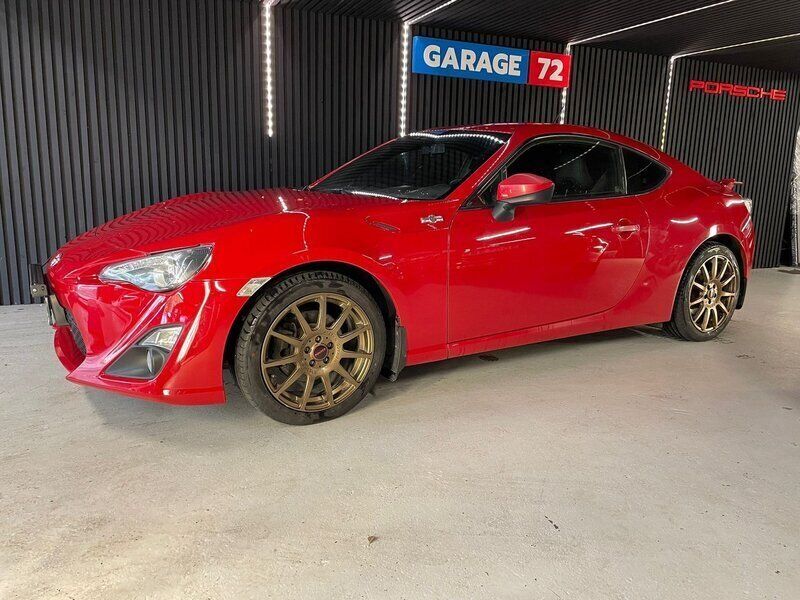 Röd Begagnad 2012 Toyota GT86 GT Sportkupé | 179 900 kr - Bild 1/4