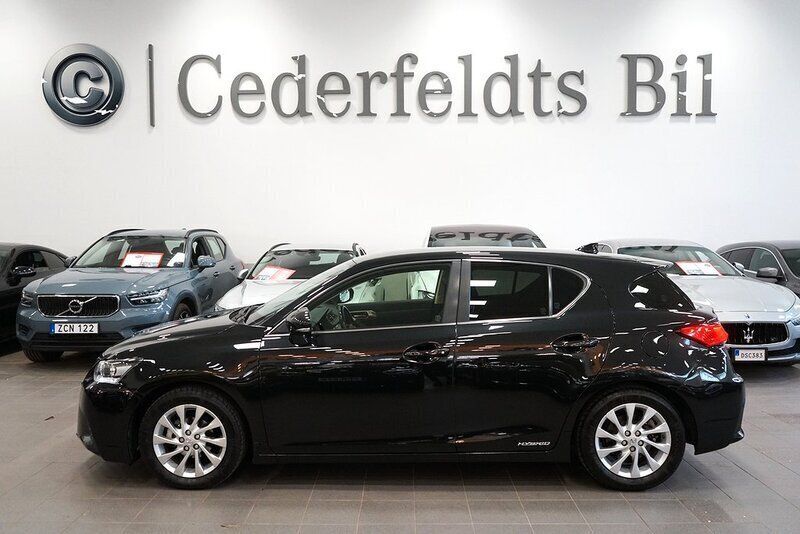 Svart Begagnad 2018 Lexus CT200h Halvkombi | 199 900 kr - Bild 1/4
