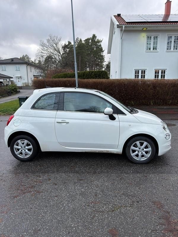 Vit Begagnad 2019 Fiat 500 Halvkombi | 99 850 kr (Marknadspris) - Bild 1/4