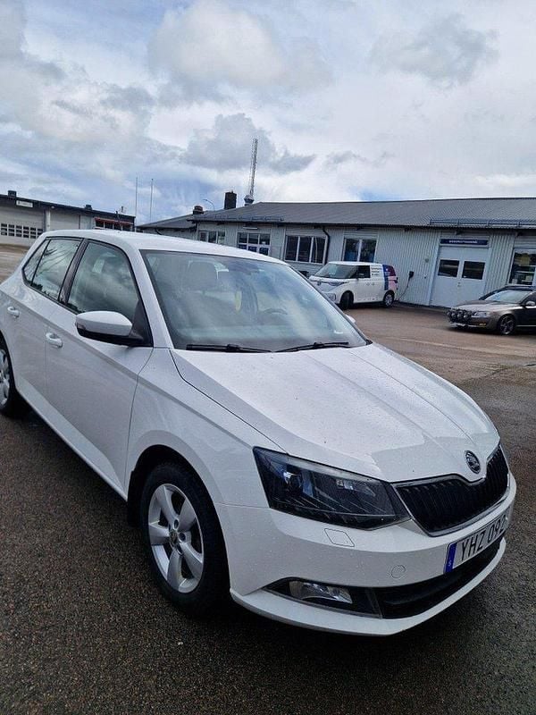 Vit Begagnad 2017 Skoda Fabia Style Halvkombi | 78 000 kr (Bra pris) - Bild 1/4