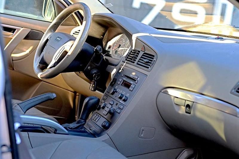 Begagnad Volvo XC70 200 HK (147 kW) 2001 Grå Kombi