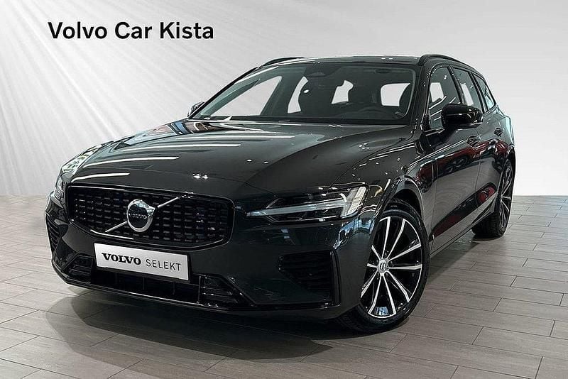 Grå Begagnad 2024 Volvo V60 Plus Kombi | 474 900 kr (Marknadspris) - Bild 1/3