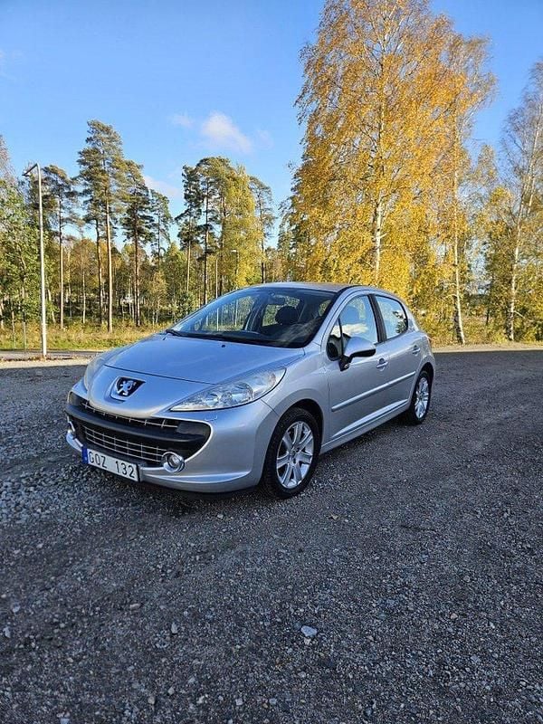 Grå Begagnad 2008 Peugeot 207 Halvkombi | 25 000 kr (Marknadspris) - Bild 1/4