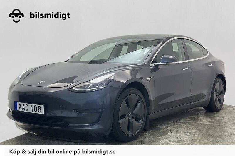 Grå Begagnad 2019 Tesla Model 3 Standard Range Plus Sedan | 194 900 kr (Marknadspris) - Bild 1/3