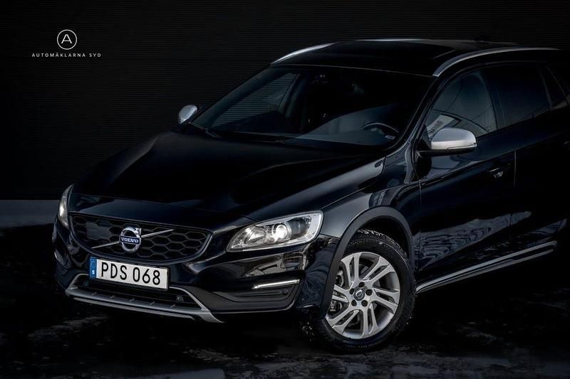 Begagnad Volvo V60 CC Summum 200 HK (147 kW) 2017 Svart Kombi