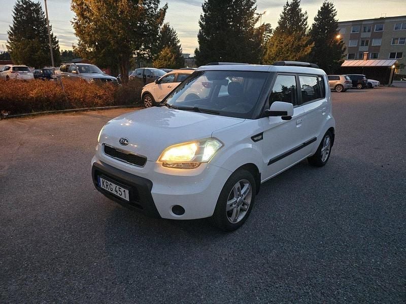 Vit Begagnad 2010 Kia Soul 4 SUV | 40 000 kr (Dyr) - Bild 1/4