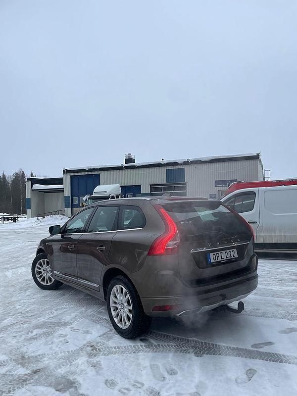 Begagnad Volvo XC60 Summum 181 HK (133 kW) 2014 Brun SUV