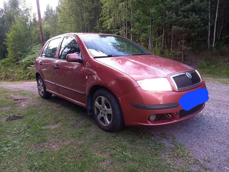 Orange Begagnad 2006 Skoda Fabia Halvkombi | 11 000 kr (Superpris) - Bild 1/4