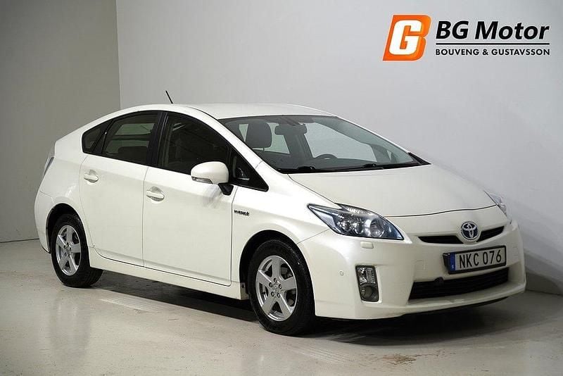Vit Begagnad 2010 Toyota Prius Halvkombi | 114 900 kr - Bild 1/4