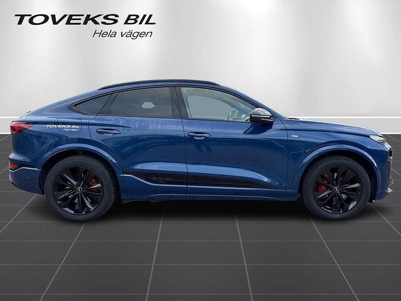 Begagnad Audi Q6 Sportback e-tron S-Line 285 kW (388 HK) 2025 Blå (ascariblå metallic) SUV