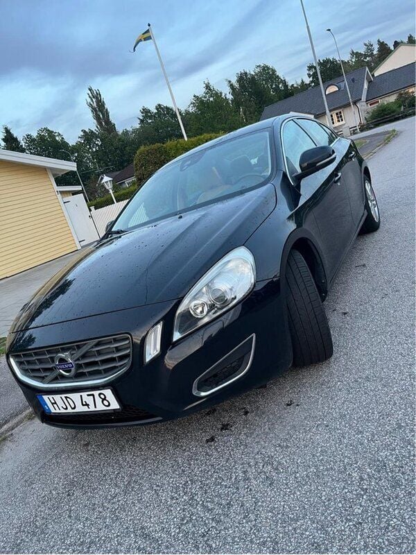 Svart Begagnad 2012 Volvo S60 Summum Sedan | 75 900 kr (Bra pris) - Bild 1/4