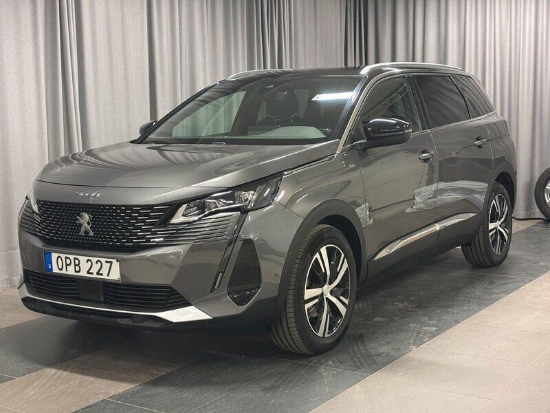 Grå Begagnad 2021 Peugeot 5008 GT Minibuss | 299 900 kr (Marknadspris) - Bild 1/4