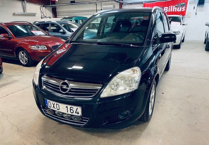 Svart Begagnad 2011 Opel Zafira Minibuss | 49 900 kr - Bild 1/4