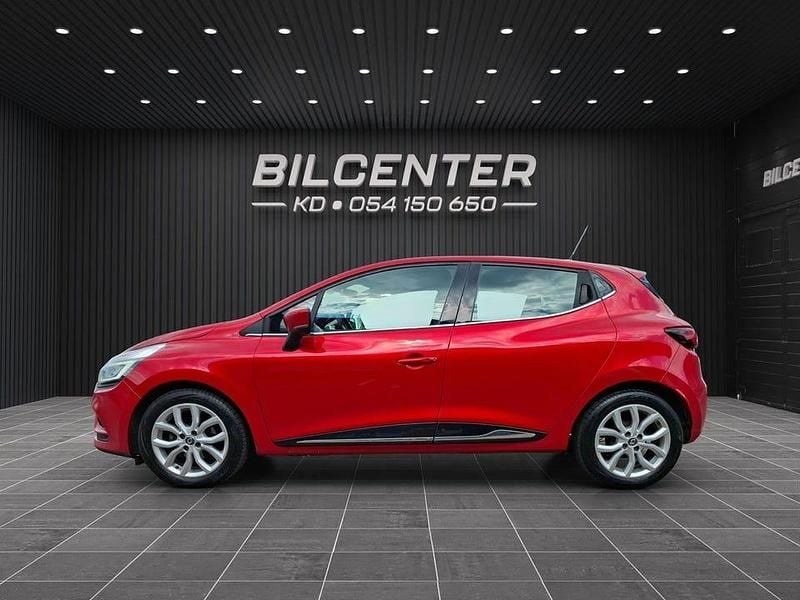 Begagnad Renault Clio IV Dynamique 90 HK (66 kW) 2017 Röd Halvkombi