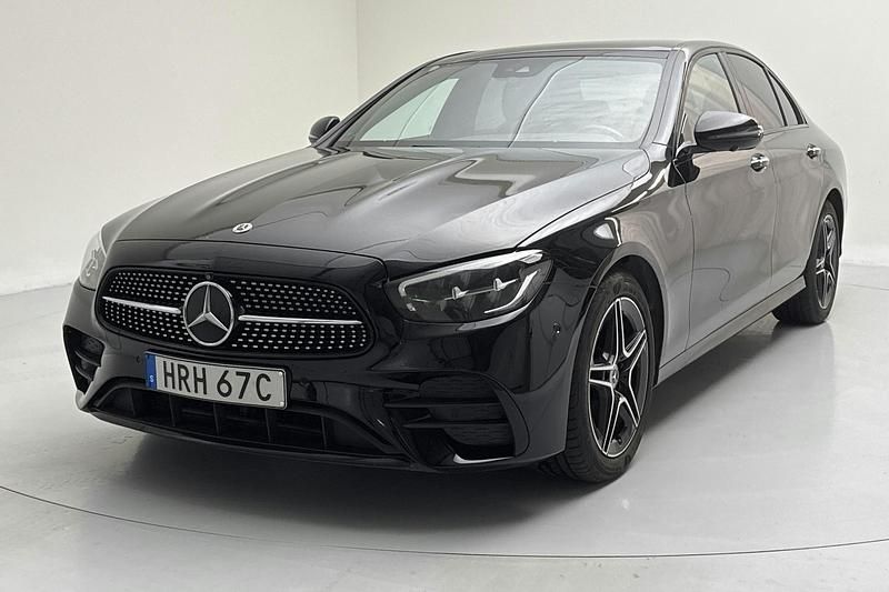 Svart Begagnad 2022 Mercedes E220 AMG line Sedan | 389 800 kr (Dyr) - Bild 1/4