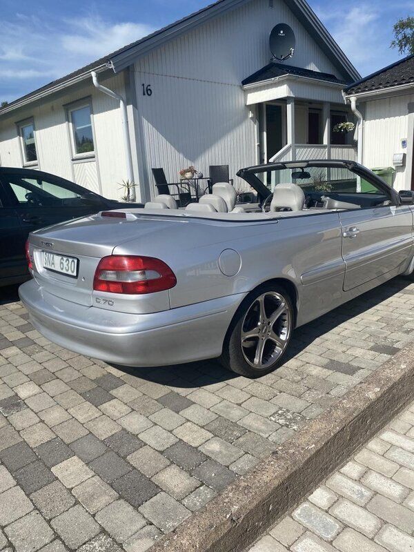 Grå Begagnad 2001 Volvo C70 Cab | 95 000 kr (Superpris) - Bild 1/4