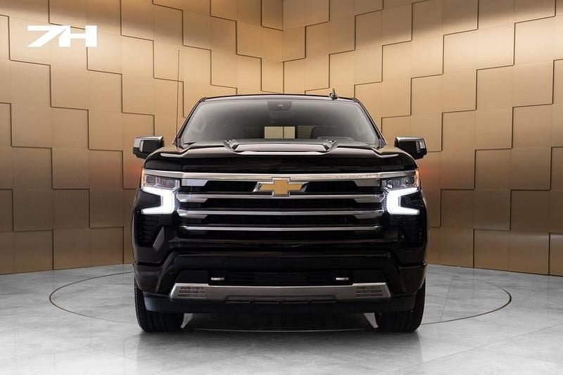 Svart Begagnad 2023 Chevrolet Silverado | 949 900 kr (Marknadspris) - Bild 1/4