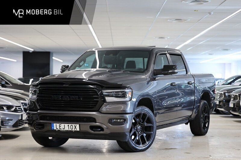 Mörkgrå (grå) Begagnad 2023 Dodge Ram Pickup | 899 900 kr - Bild 1/3