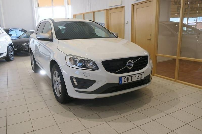 Begagnad Volvo XC60 R-Design 190 HK (139 kW) 2016 Vit SUV