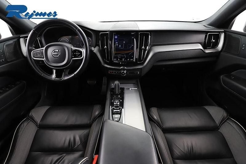 Begagnad Volvo XC60 R-Design 197 HK (144 kW) 2020 Svart SUV