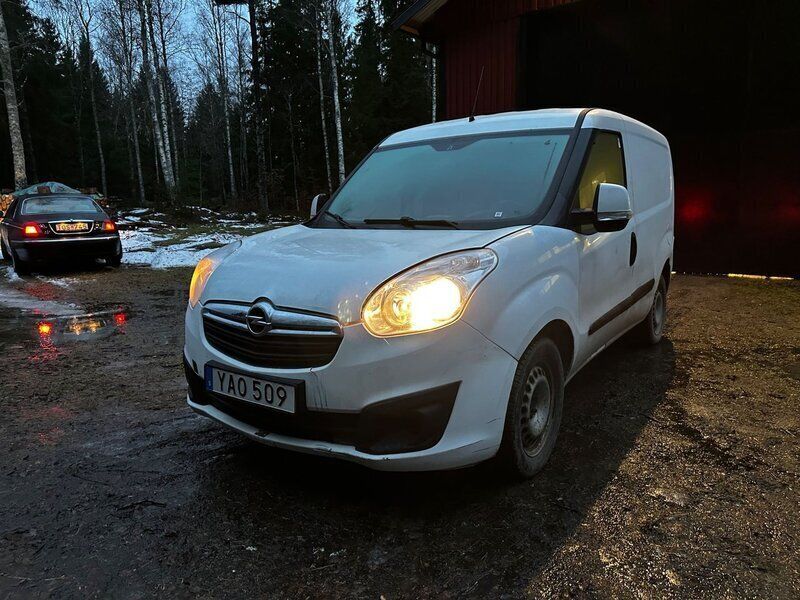 Vit Begagnad 2016 Opel Combo Minibuss | 86 000 kr - Bild 1/4