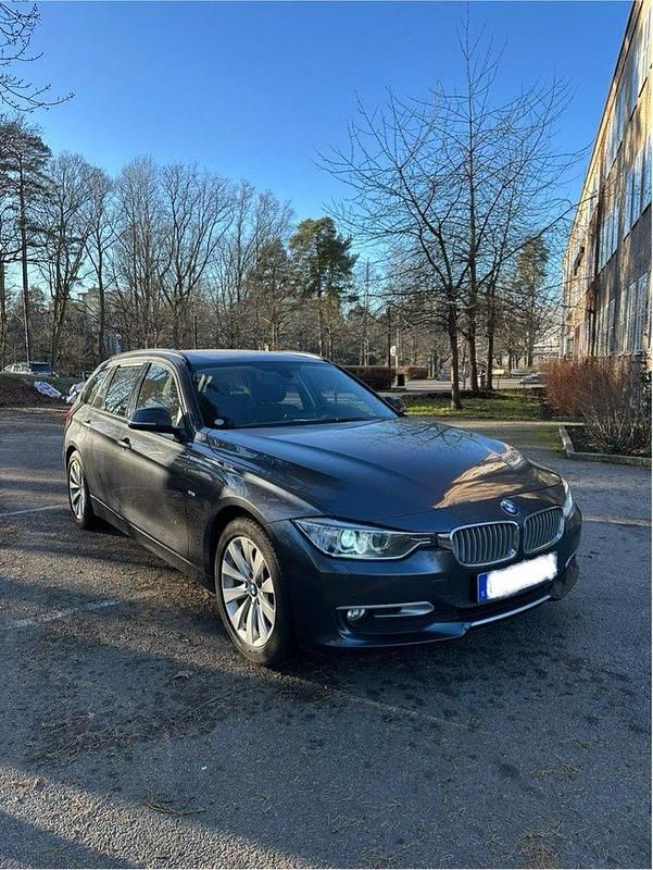 Grå Begagnad 2013 BMW 318 Kombi | 135 000 kr (Lite dyr) - Bild 1/4