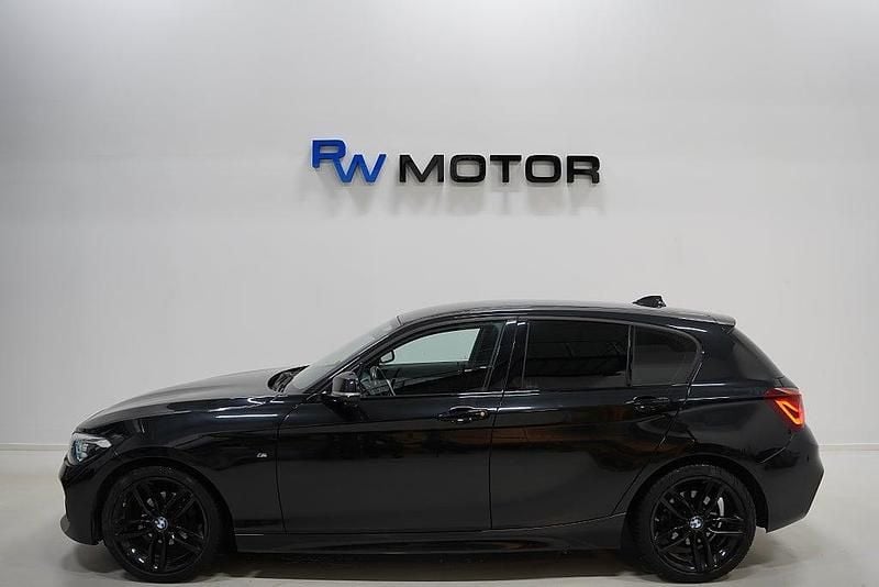 Begagnad BMW 118 M Sport 136 HK (100 kW) 2019 Svart Halvkombi