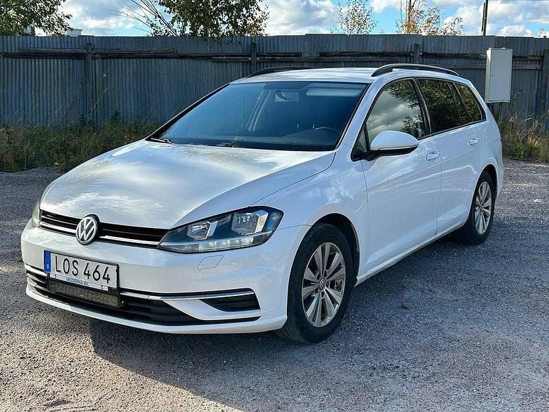 Vit Begagnad 2018 VW Golf VII Kombi | 99 999 kr (Bra pris) - Bild 1/4